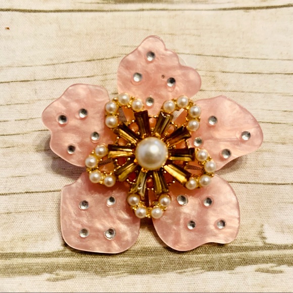 Mother Of Pearl Flower Earrings Light Pink/Gold - Picture 6 of 8